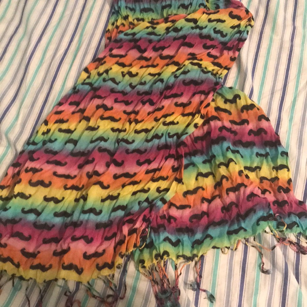 I am selling a scarf.